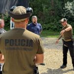 Rudzcy policjanci doskonalą umiejętności strzeleckie w trudnych warunkach - galeria