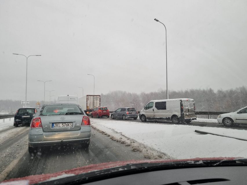 Wielki powrót zimy. Na drogach całego województwa śląskiego panują fatalne warunki - galeria