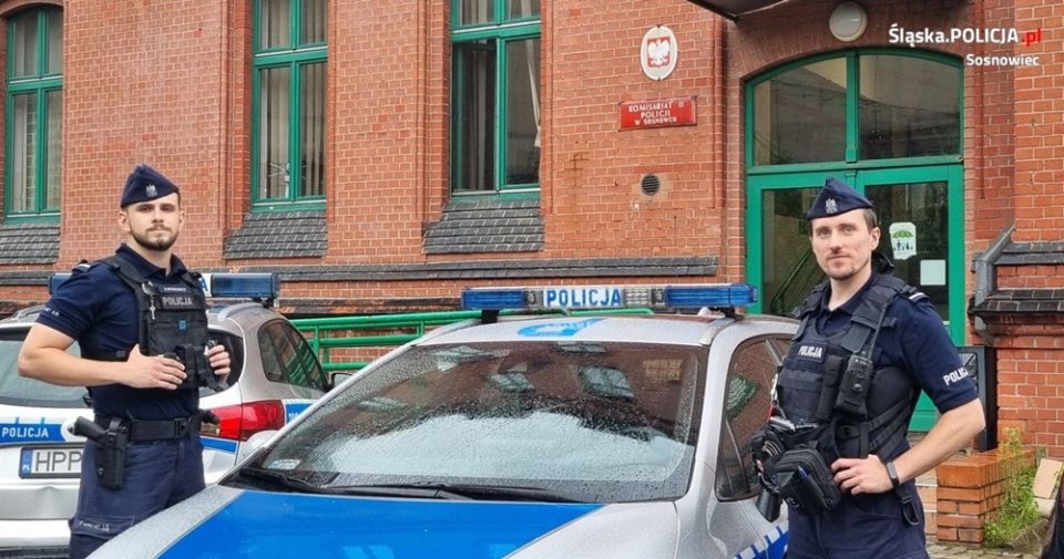 Dzięki wspólnym działaniom policjantów i medyków uratowano mężczyznę w Sosnowcu - galeria