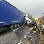 Groźny wypadek w Dąbrowie Górniczej. Na DK94 ciężarówka zderzyła się z busem! [ZDJĘCIA] - galeria