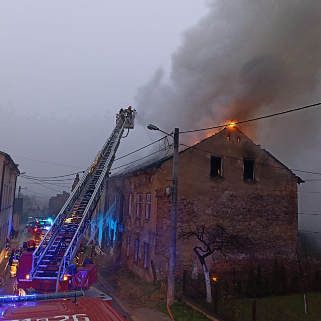 Groźny pożar w Dąbrowie Górniczej. Ewakuowano 12 osób! [ZDJĘCIA] - galeria