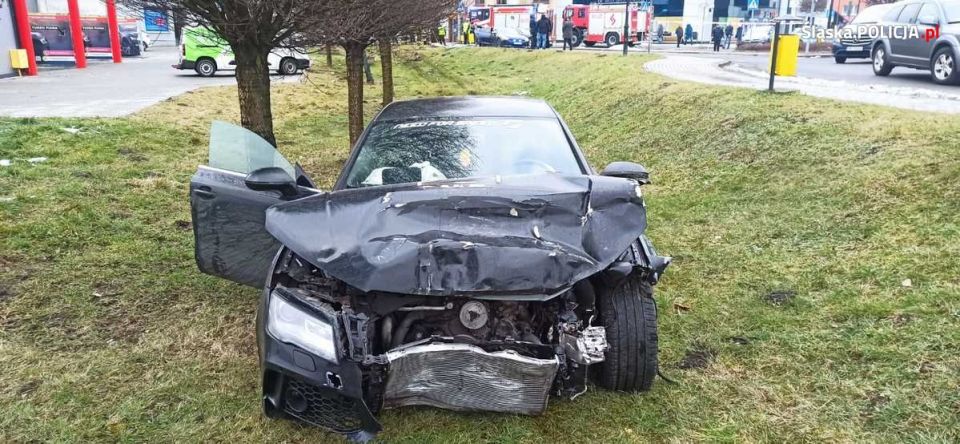 [FILM] Policyjny pościg za estońskim audi! Kierowca uderzył w porshe i uciekał dalej - galeria