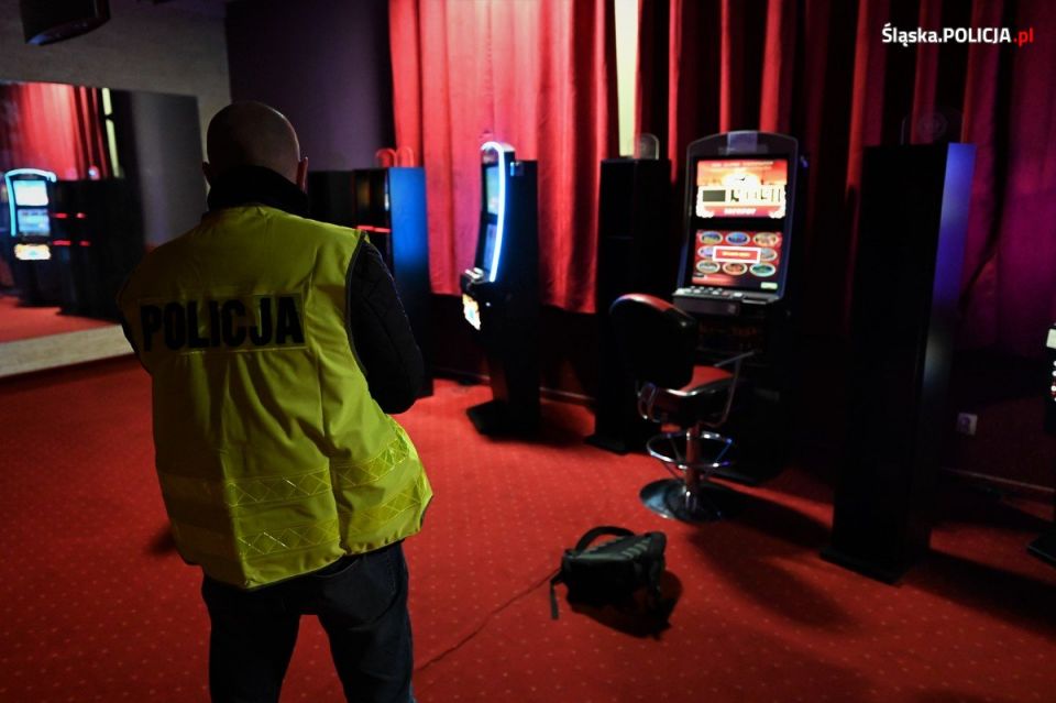 [FILM] Duże uderzenie w nielegalny hazard! Śledczy zlikwidowali 55 nielegalnych kasyn - galeria
