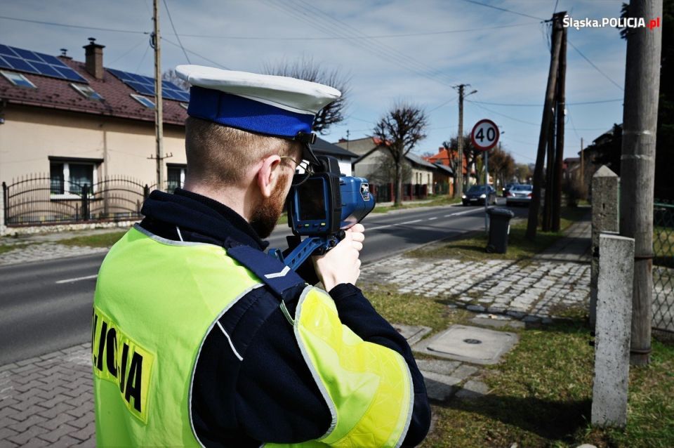 Ponad 350 mandatów w weekend! Katowicka drogówka alarmuje o nadmiernej prędkości - galeria