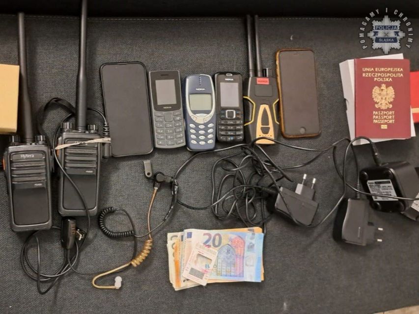 Policja rozbiła gang złodziei – kradli z pociągów towary warte miliony - galeria