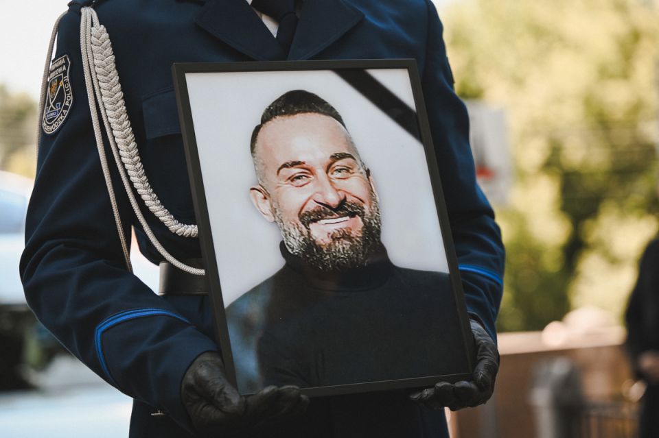 Ostatnie pożegnanie śląskich policjantów asp. szt. Iwony Bajan i podkom. Dariusza Stypuły - galeria