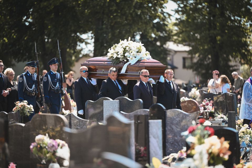 Ostatnie pożegnanie śląskich policjantów asp. szt. Iwony Bajan i podkom. Dariusza Stypuły - galeria