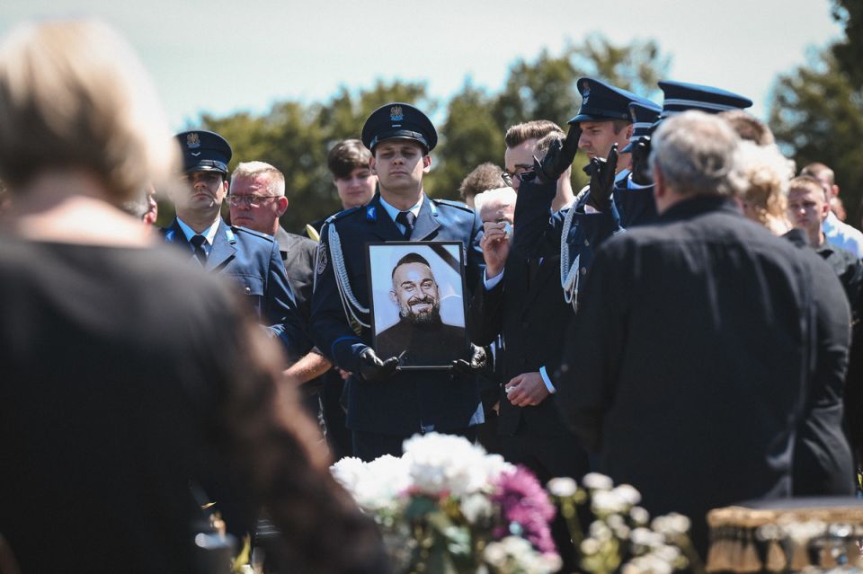 Ostatnie pożegnanie śląskich policjantów asp. szt. Iwony Bajan i podkom. Dariusza Stypuły - galeria