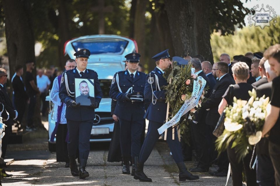 Ostatnie pożegnanie śląskich policjantów asp. szt. Iwony Bajan i podkom. Dariusza Stypuły - galeria
