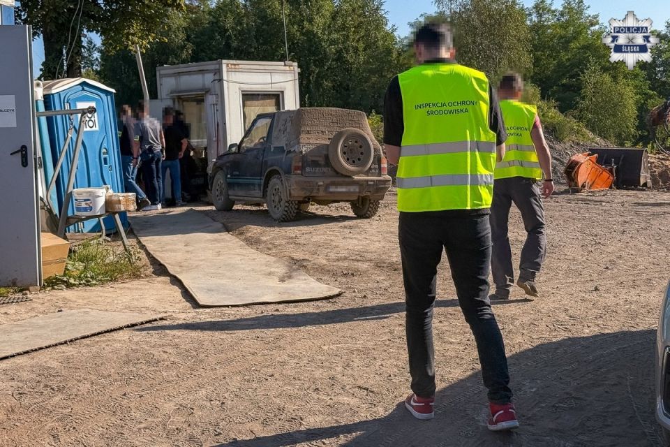 Policjanci rozbili mafię śmieciową - galeria
