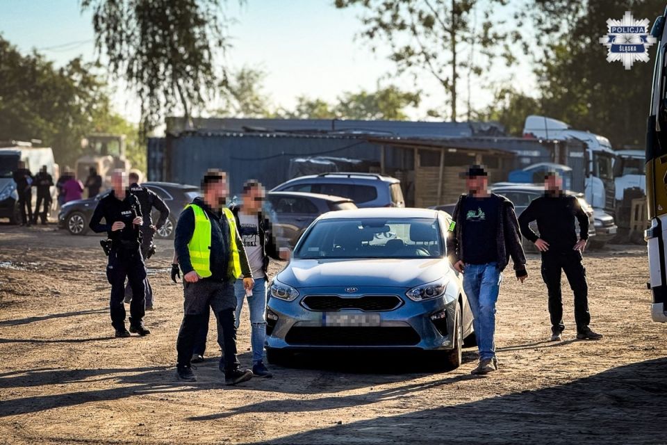 Policjanci rozbili mafię śmieciową - galeria