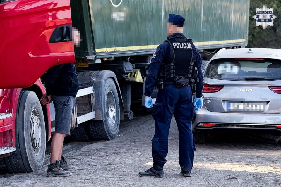 Policjanci rozbili mafię śmieciową - galeria