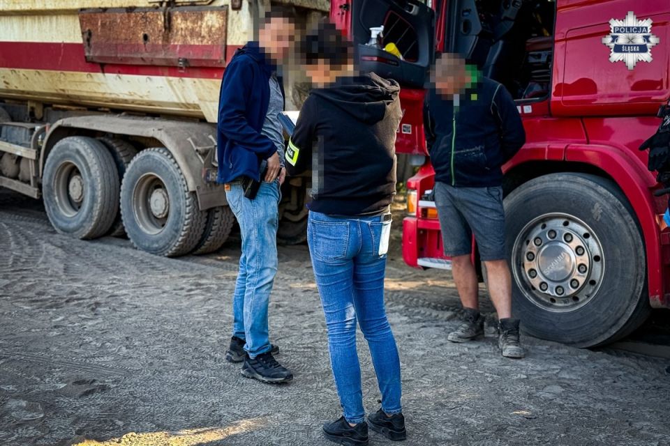 Policjanci rozbili mafię śmieciową - galeria