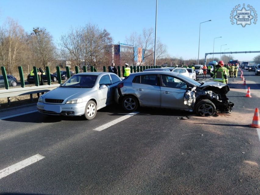 Groźny wypadek na S-52! Trzy osoby w szpitalu - galeria