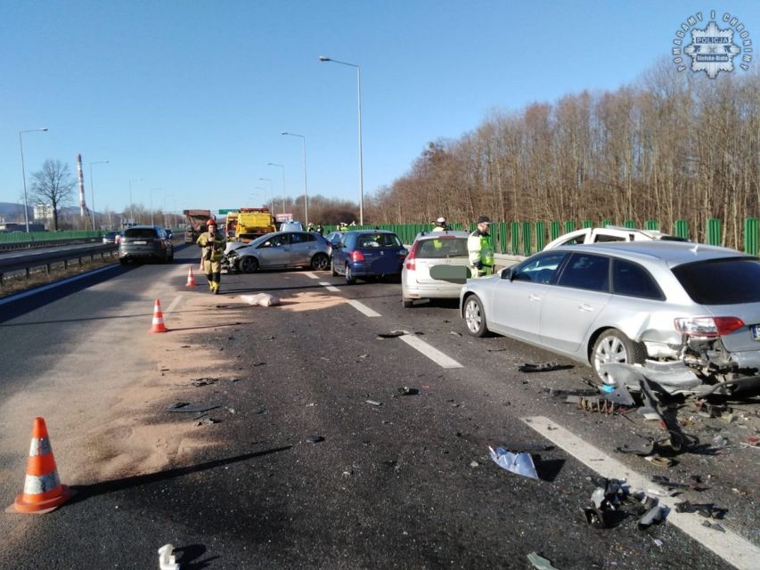 Groźny wypadek na S-52! Trzy osoby w szpitalu - galeria