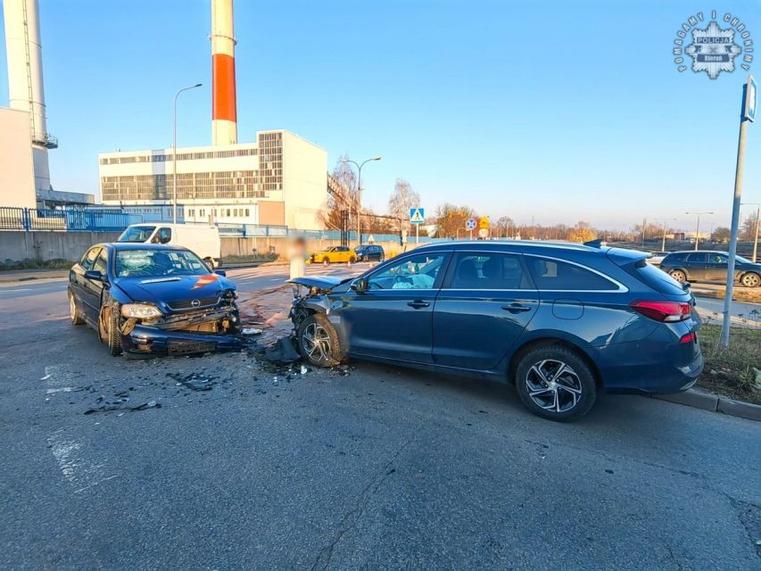 Uciekał przed policją, miał 7 zakazów i był poszukiwany – pościg zakończony wypadkiem - galeria