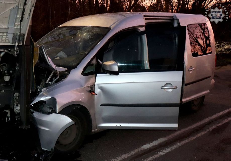 Tragiczny wypadek w Bytomiu: Zginął kierowca po zderzeniu z autobusem - galeria