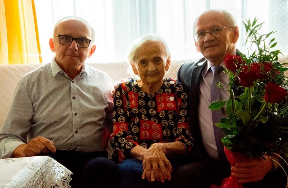 Mieszkanka Chorzowa obchodziła setne urodziny! Prezydent Miasta odwiedził jubilatkę - galeria