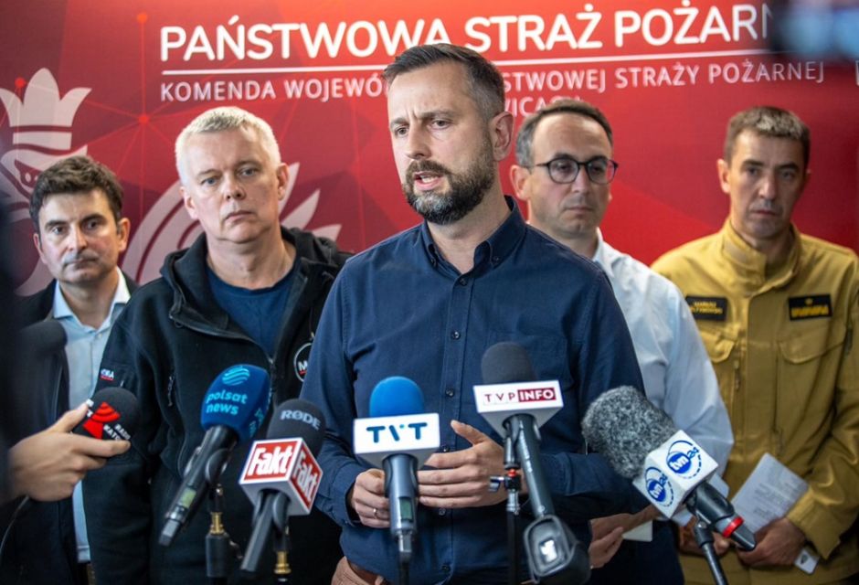 W Katowicach zebrał się sztab kryzysowy z udziałem szefów resortów MSWiA, MON, MI - galeria