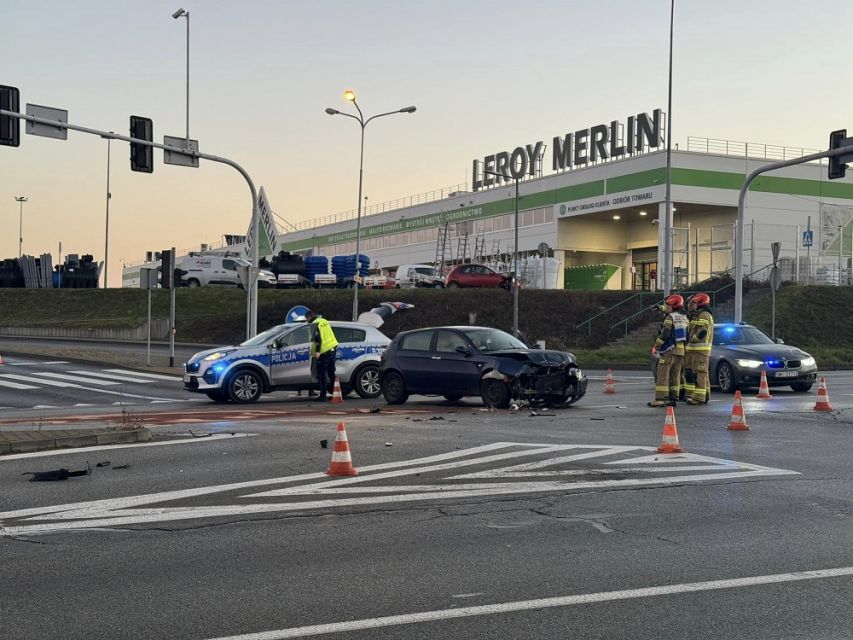 Tragiczny wpadek na Gliwickiej w Mikołowie. Kierowca spłonął w samochodzie [FOTO] - galeria