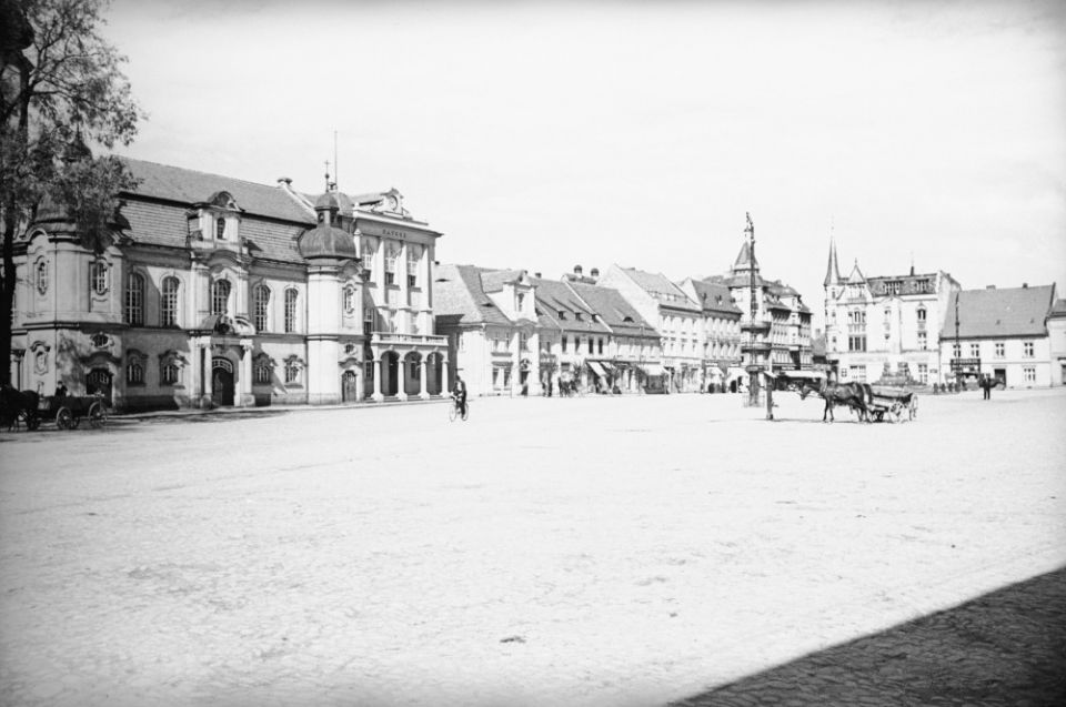 Ratusz i kościół ewangelicki 1937/fot. NAC