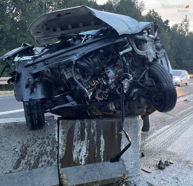 Tragiczny wypadek na A4. 60-latek wjechał w betonowe separatory! [FOTO] - galeria