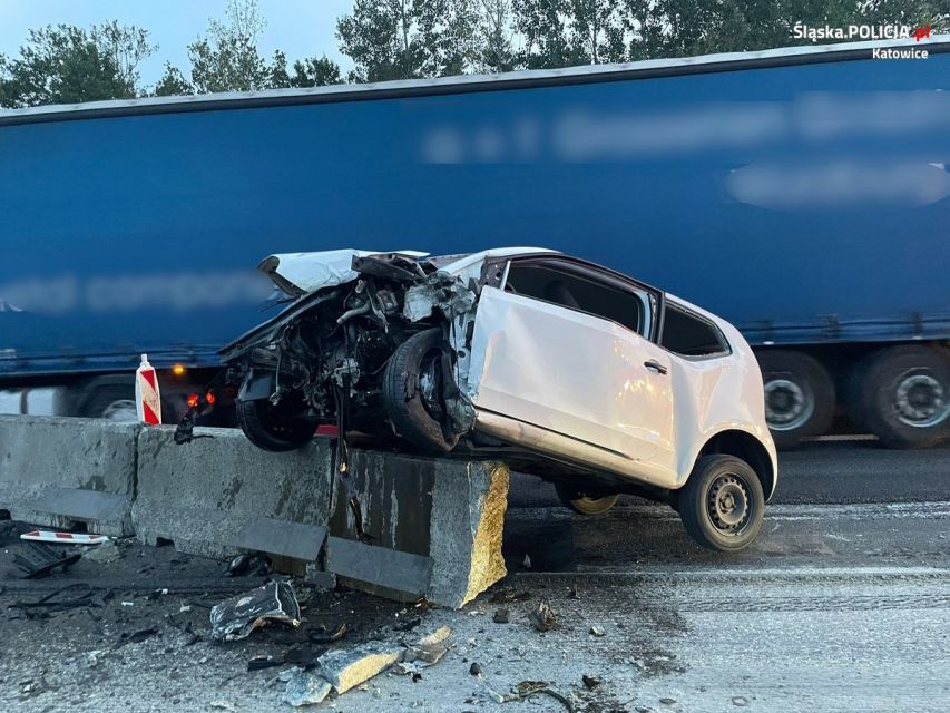 Tragiczny wypadek na A4. 60-latek wjechał w betonowe separatory! [FOTO] - galeria