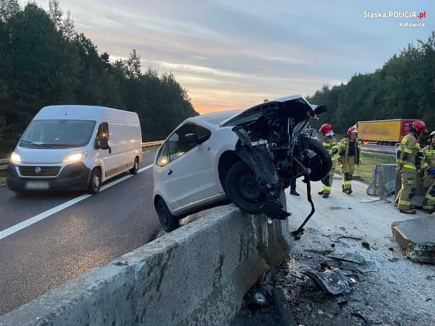 Tragiczny wypadek na A4. 60-latek wjechał w betonowe separatory! [FOTO] - galeria