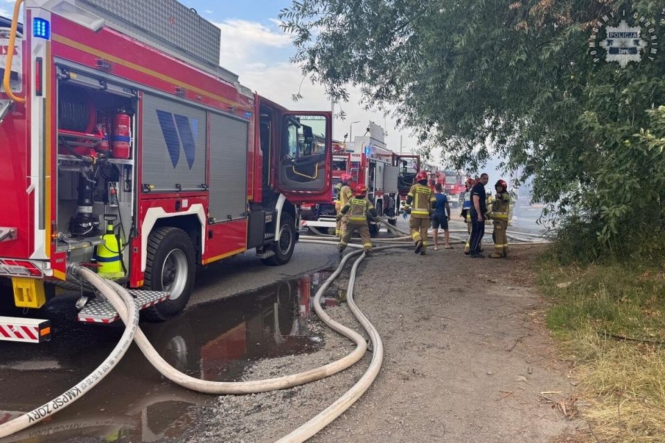 Groźny pożar przy ul. Kolejowej w Żorach. Ewakuowano 20 osób - galeria