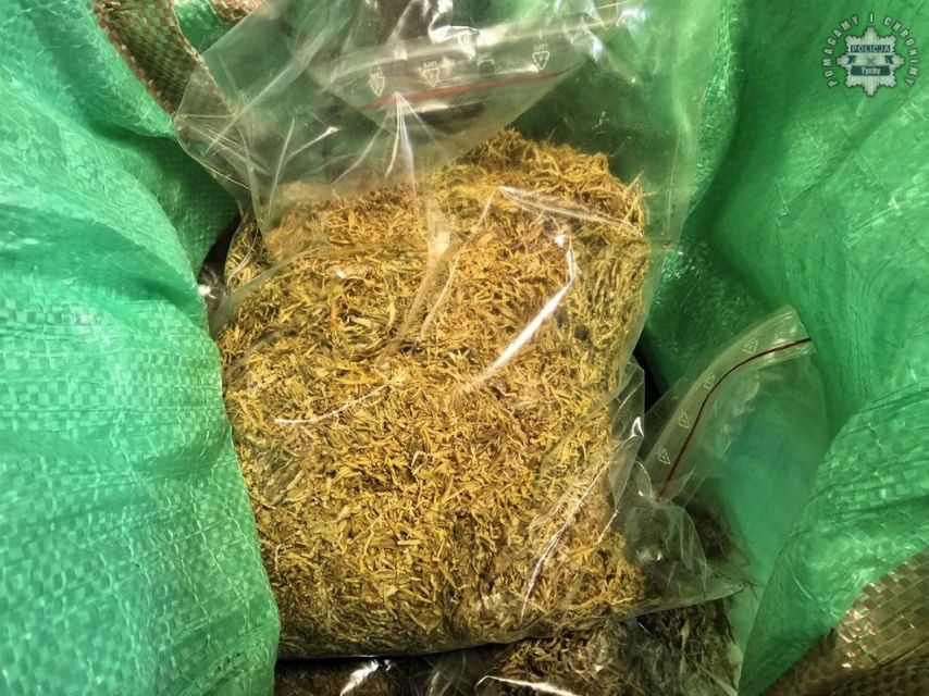 Ponad 65 tys. papierosów i 117 kg tytoniu przejęte w Tychach - galeria