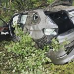 Kolizja bmw z drzewem na DK 81 w Łaziskach Górnych - galeria