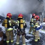 Pożar hali z elektroodpadami w Gliwicach. 69 strażaków walczyło z ogniem [FOTO] - galeria