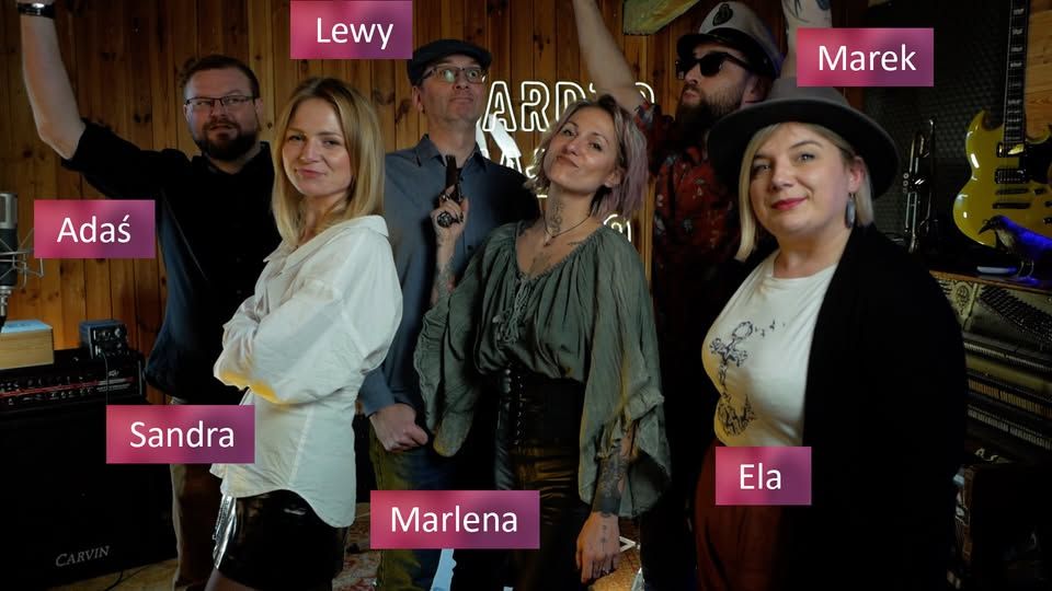 Kartel Band'A gra na dachu Centrum Przesiadkowego - galeria