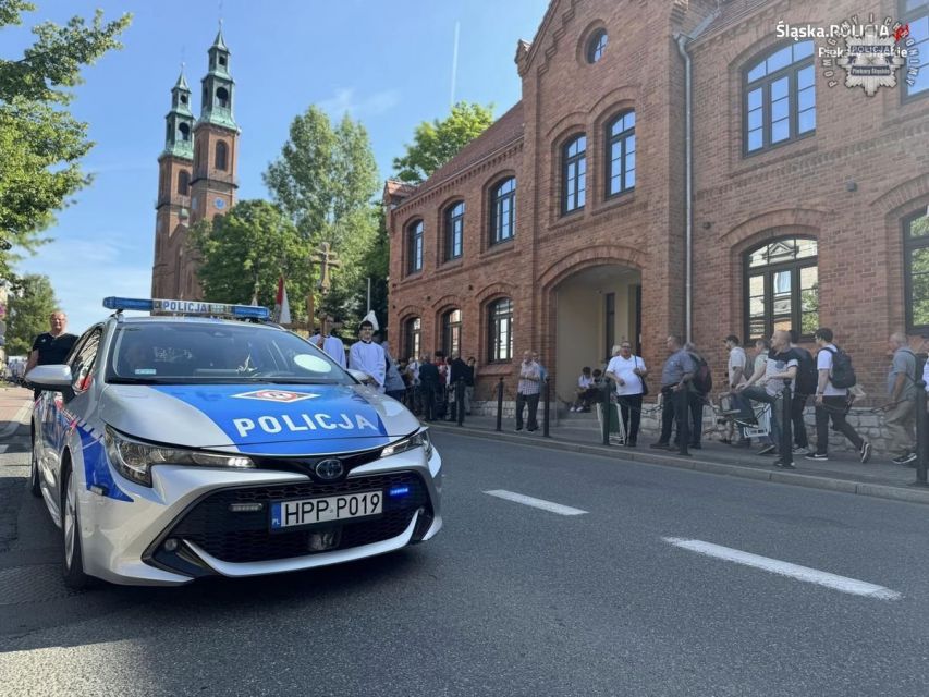 Pielgrzymka mężczyzn do Piekar Śląskich - utrudnienia w ruchu i zmiany w komunikacji - galeria