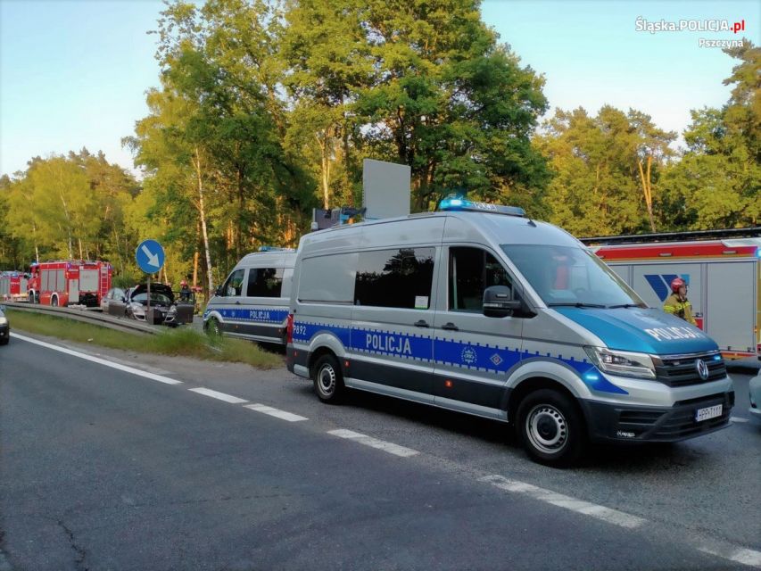 Poważny wypadek na DK-1 w Kobiórze. Wśród rannych 12-letnie dziecko! [FOTO] - galeria