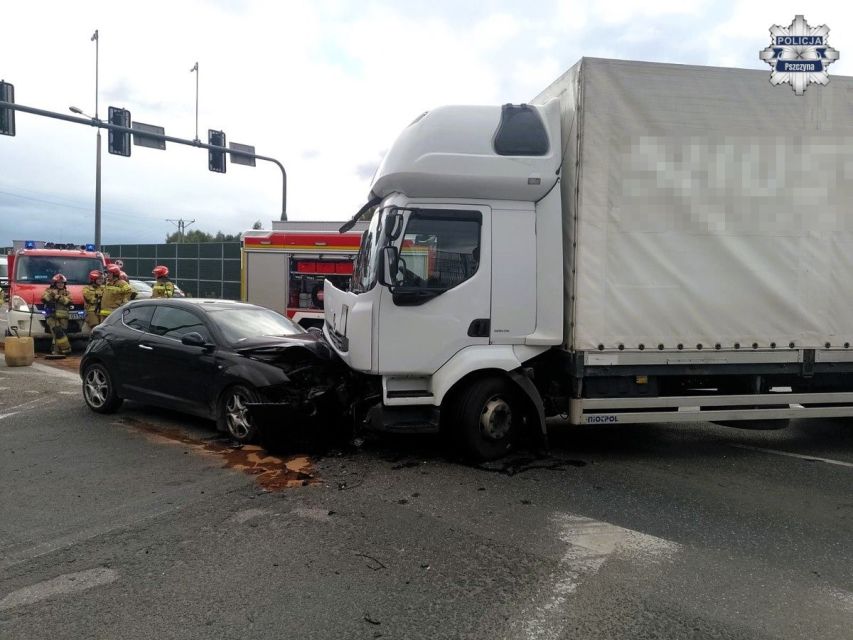 Zderzenie dwóch pojazdów w Pszczynie – apel o ostrożność na drodze - galeria