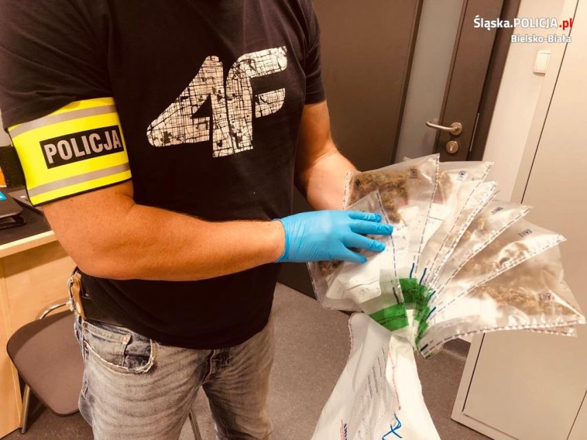 Bielscy policjanci przejęli kilkaset porcji marihuany - galeria