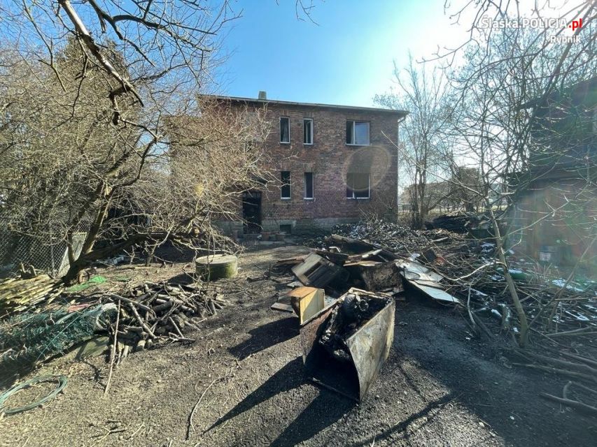 Tragiczny pożar domu w Książenicach! Jedna osoba nie żyje - galeria