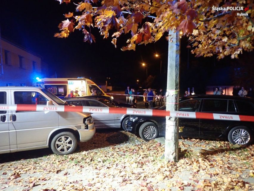 Kierowca z Ukrainy mając 3,5 promila uderzył w zaparkowane auta.  Podróżował z półrocznym dzieckiem - galeria