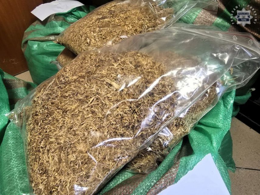 Ponad 65 tys. papierosów i 117 kg tytoniu przejęte w Tychach - galeria