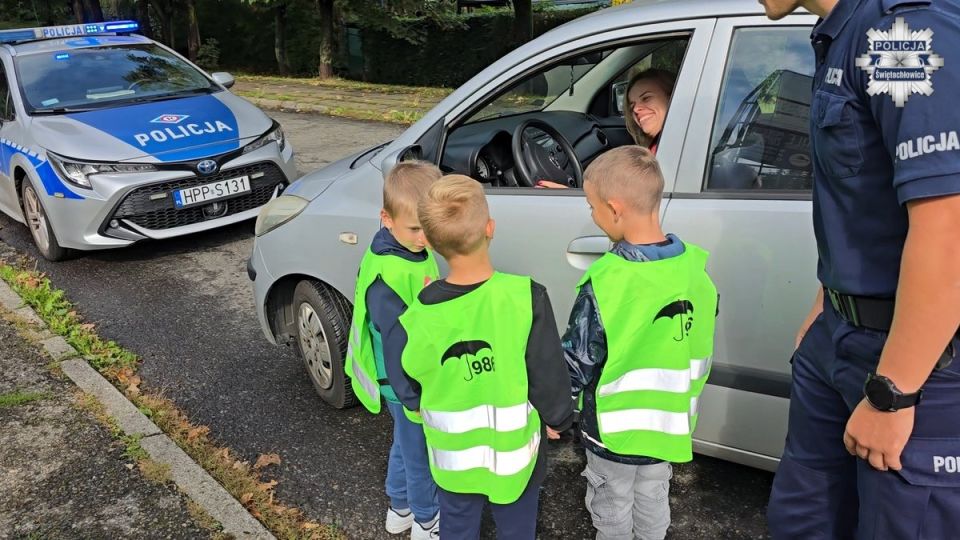 „Jesteś kierowcą na medal” – dzieci i policjanci przypomnieli o bezpieczeństwie - galeria