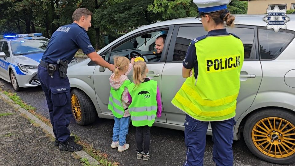 „Jesteś kierowcą na medal” – dzieci i policjanci przypomnieli o bezpieczeństwie - galeria