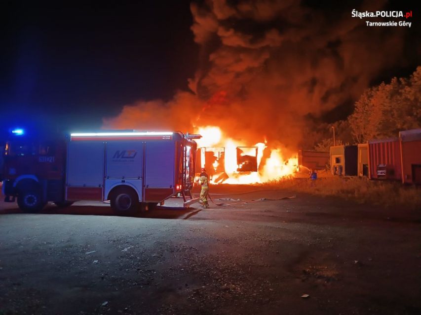 Pożar naczep w Tarnowskich Górach! Policja bada przyczyny - galeria