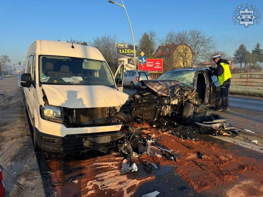 Zderzenie skody z busem w Tychach – 5 osób rannych [FOTO] - galeria