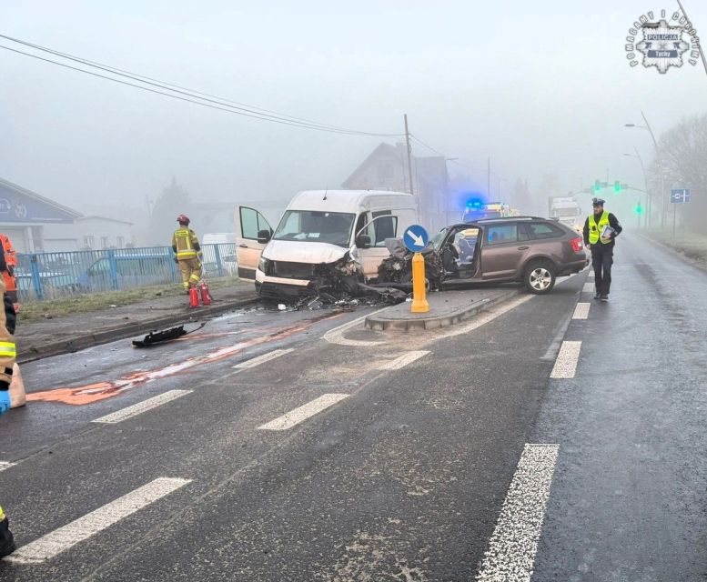 Zderzenie skody z busem w Tychach – 5 osób rannych [FOTO] - galeria