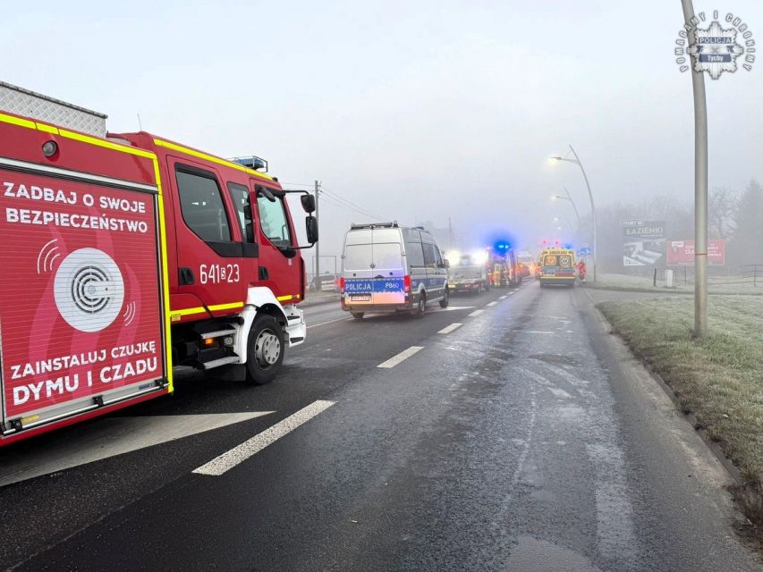 Zderzenie skody z busem w Tychach – 5 osób rannych [FOTO] - galeria