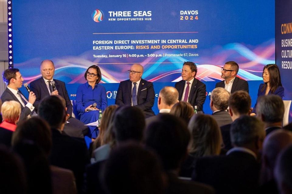 Jakub Chełstowski rozmawiał o współpracy transgranicznej w Davos - galeria