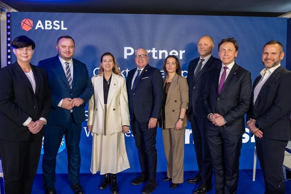 Jakub Chełstowski rozmawiał o współpracy transgranicznej w Davos - galeria