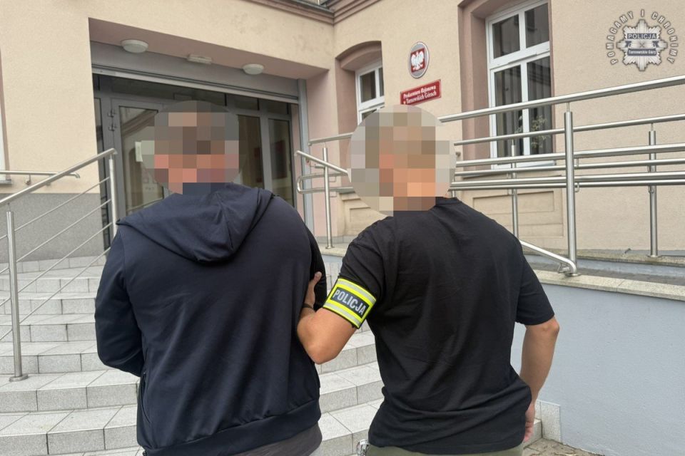 Kryminalni zlikwidowali nielegalną uprawę konopi. 52-latek zatrzymany! - galeria