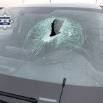 Zdarzenie drogowe na DK-86 w Tychach. Odłamek asfaltu przebił szybę i ranił kierowcę! - galeria